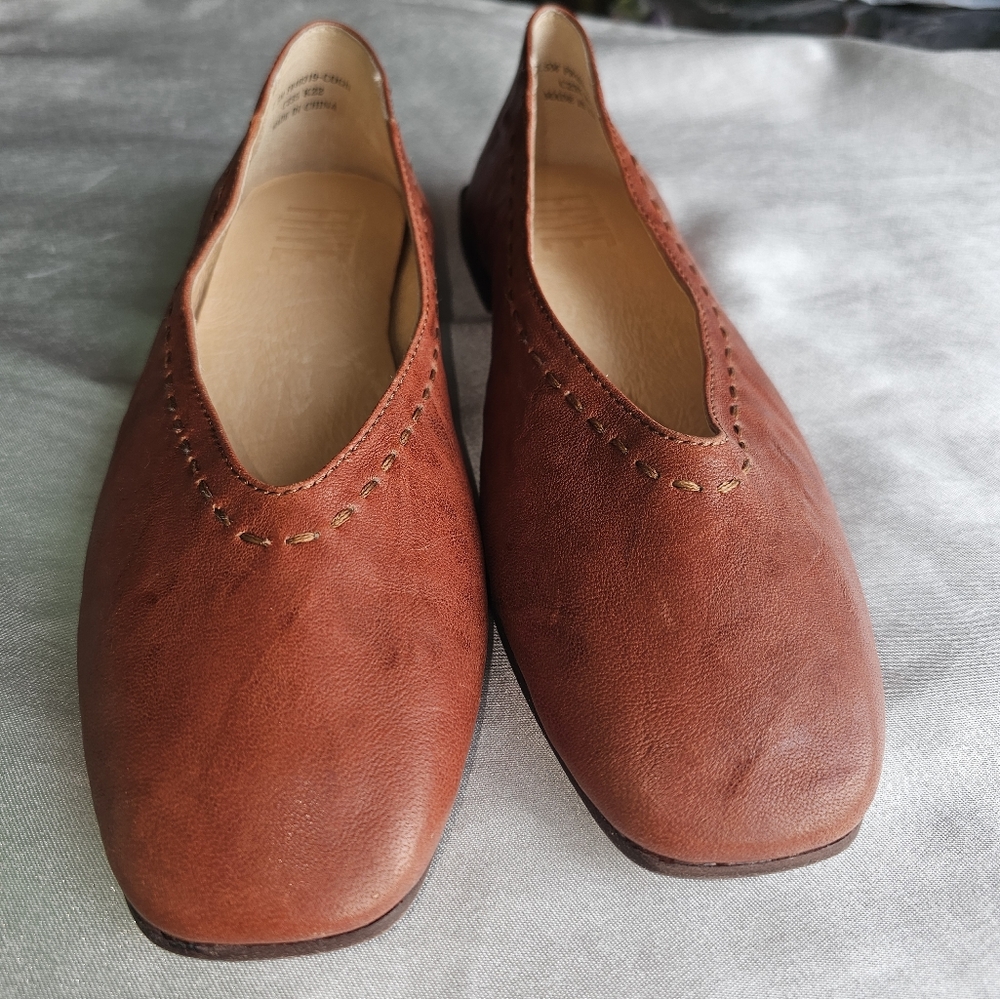 Frye Claire Cognac Flats Sz 7.5 - Picture 7 of 10